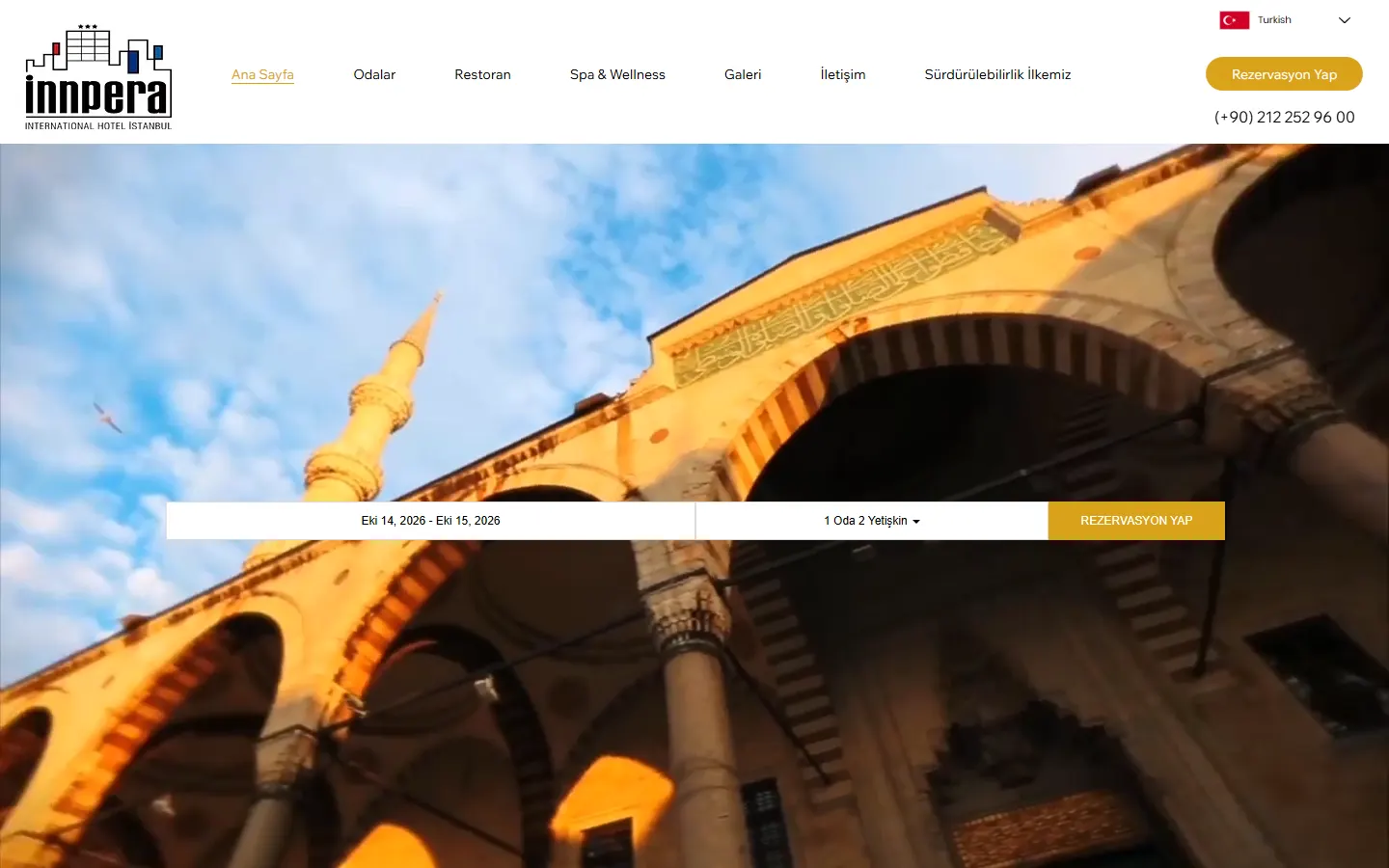 Innpera Hotel sitesinin bilgisayardaki ana sayfası